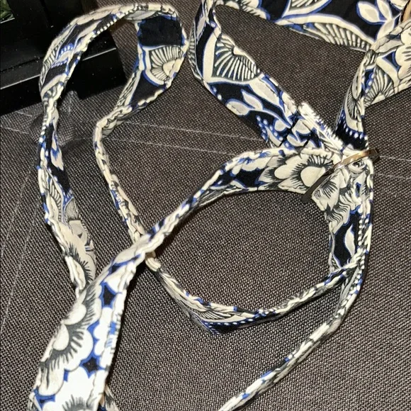 Vera Bradley Black and White Floral Tote in Excellent Condition ! - Picture 9 of 10